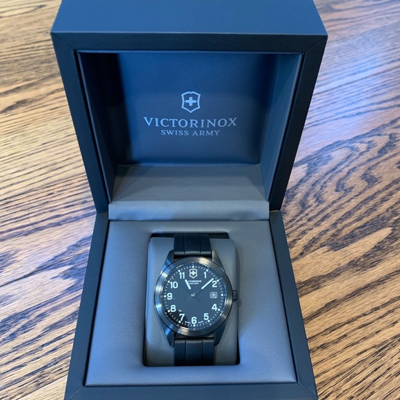 Victorinox Watch - Picture 1 of 2